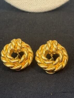 Vintage Monet Gold Tone Rope Knot Clip Earrings – 1980s